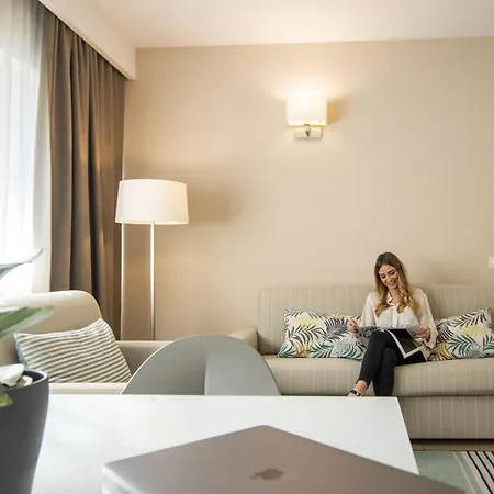 Hotel Dimorae And -